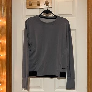 Semi cropped Nike long sleeve.